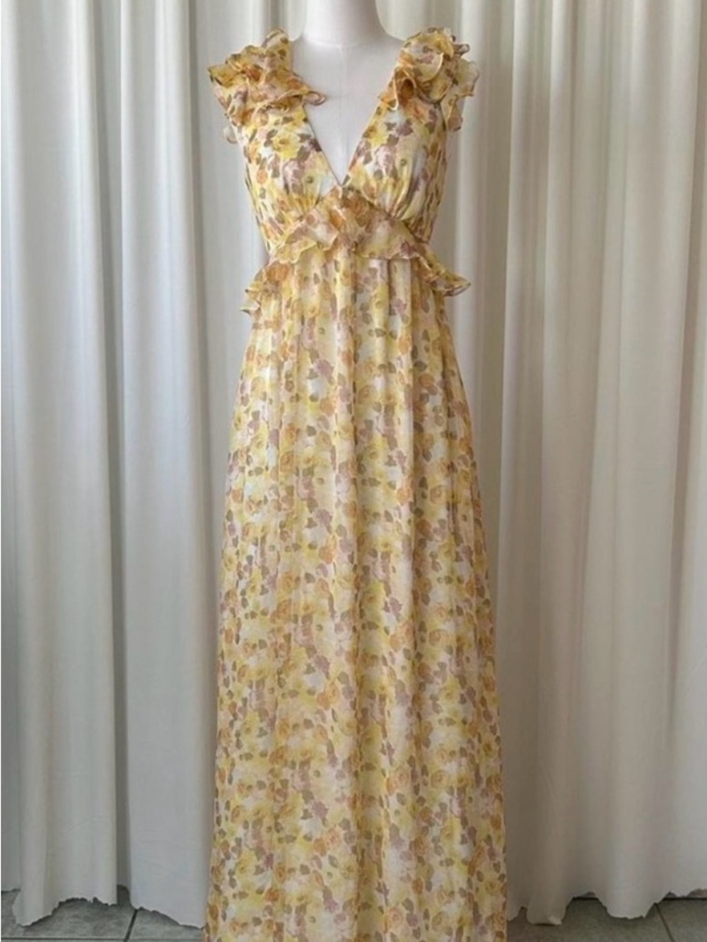 Aakaa Yellow Floral V-Neck Ruffle Maxi Dress